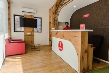 Oyo 8490 Grandeur Hotel 3*