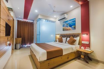 Hotel Oyo 8490 Grandeur 3*
