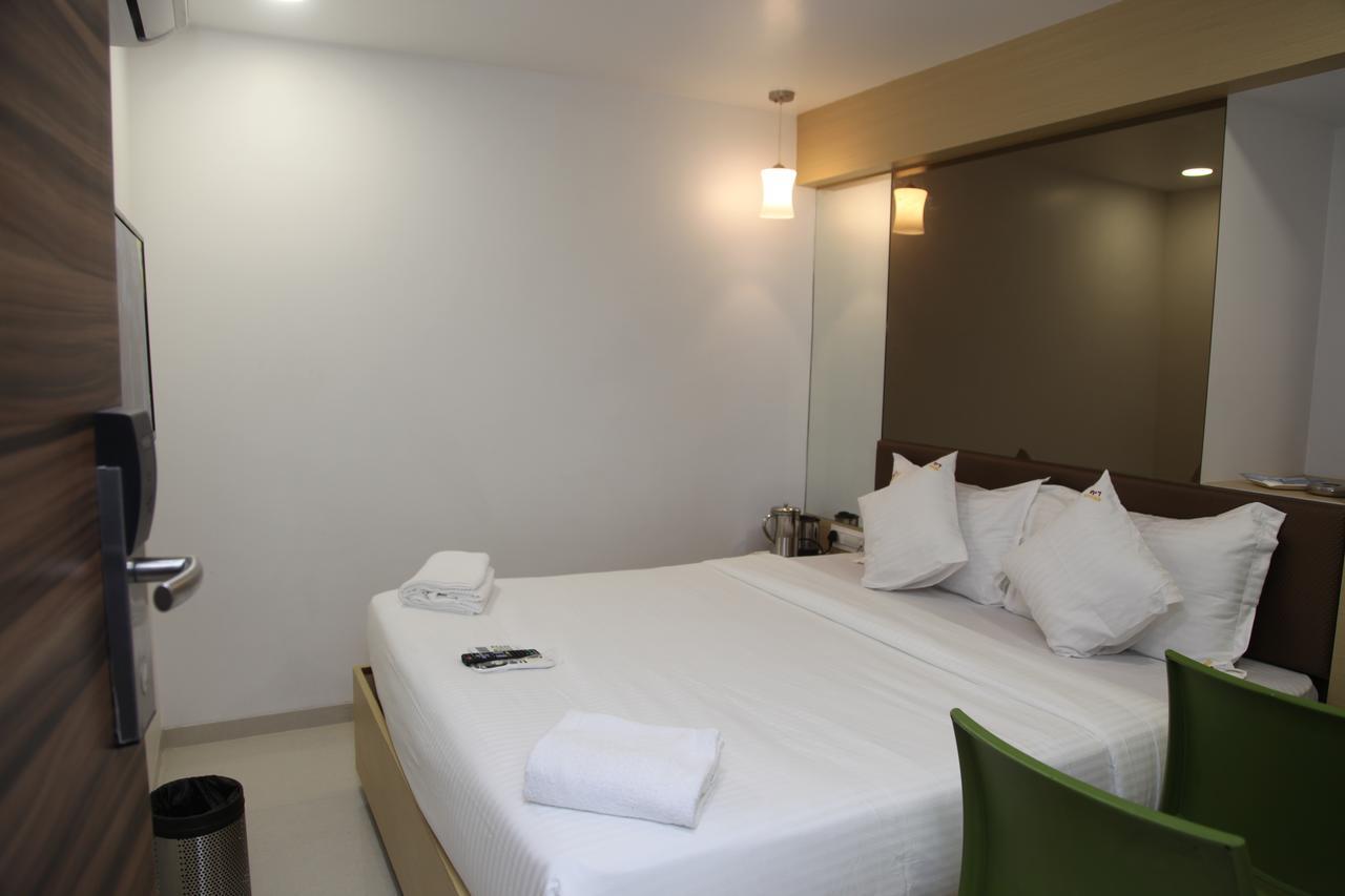 Aboos Lucky Galaxy Hotel Mumbai