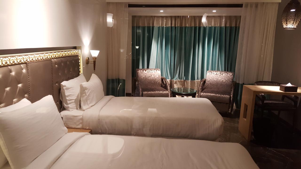 Peninsula Redpine 3* Mumbai