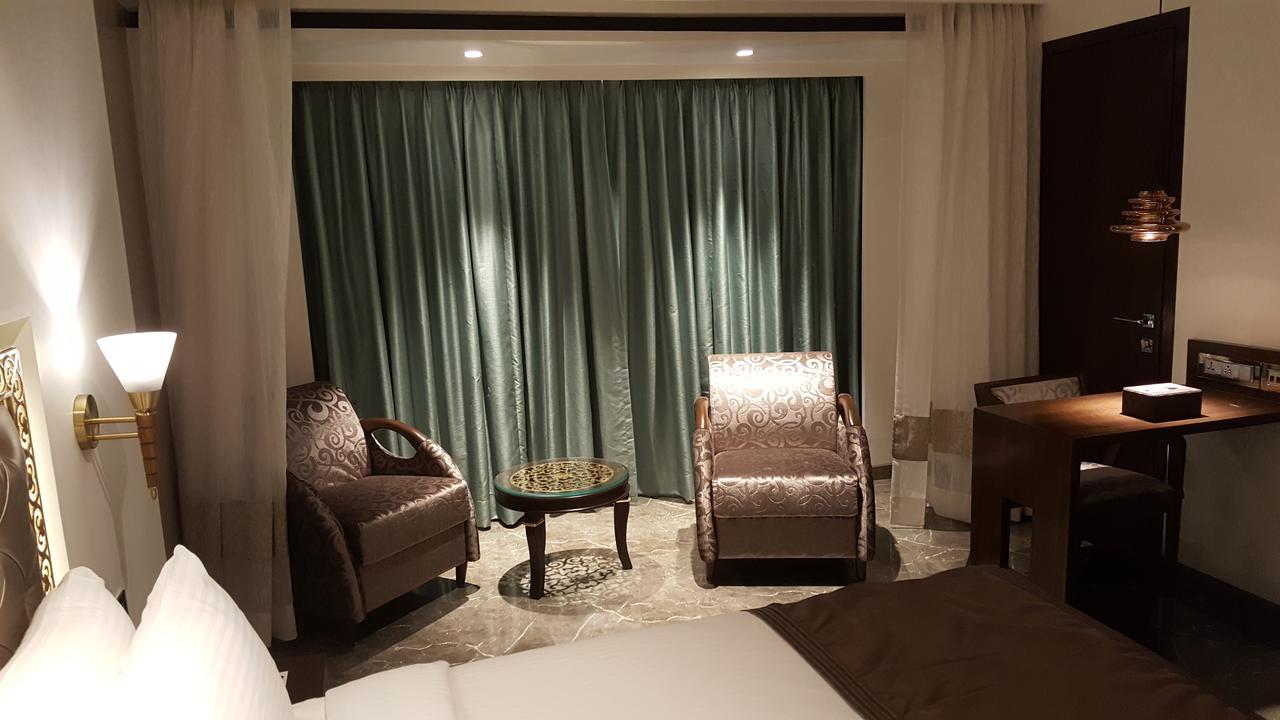 Peninsula Redpine Hotel 3*