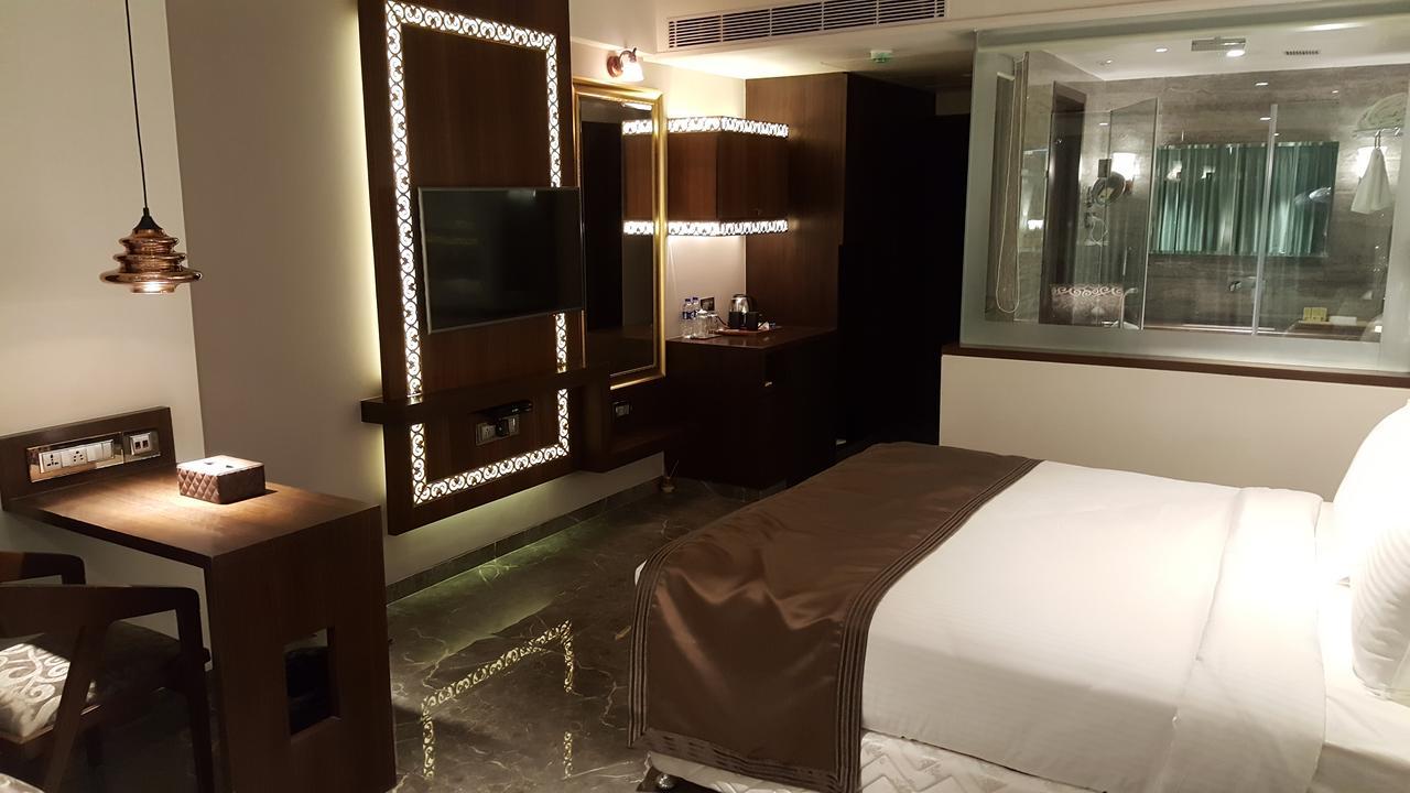 Peninsula Redpine Mumbai