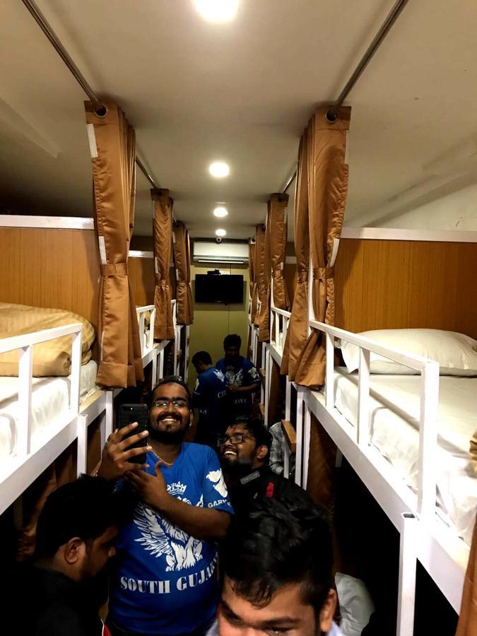 Backpackers,airport Mumbai