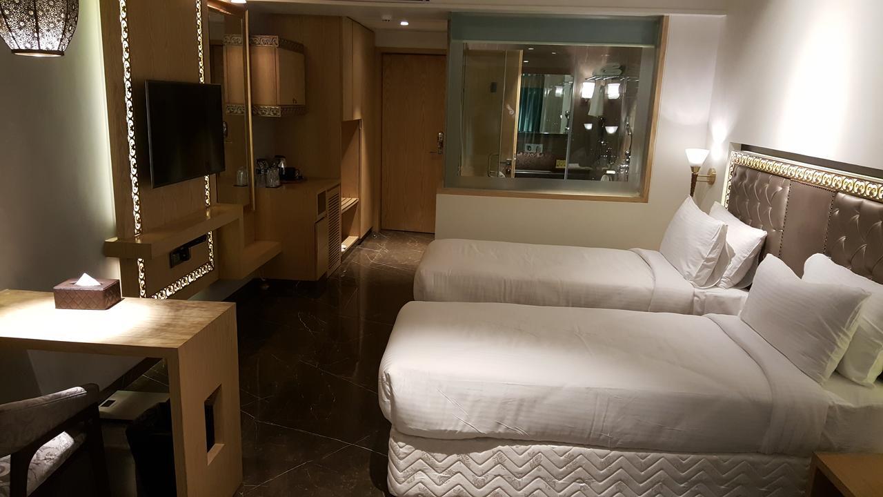 Hotel Peninsula Redpine Mumbai