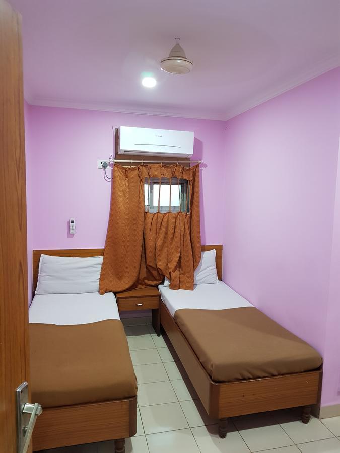 Super Hotel *