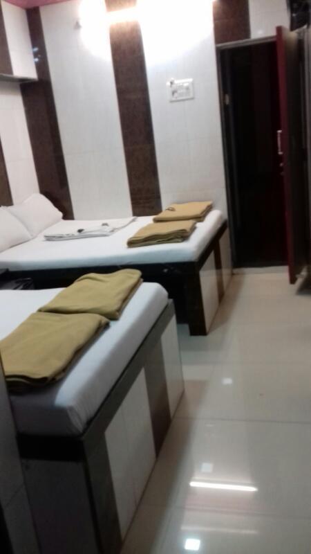Kausar Hotel *