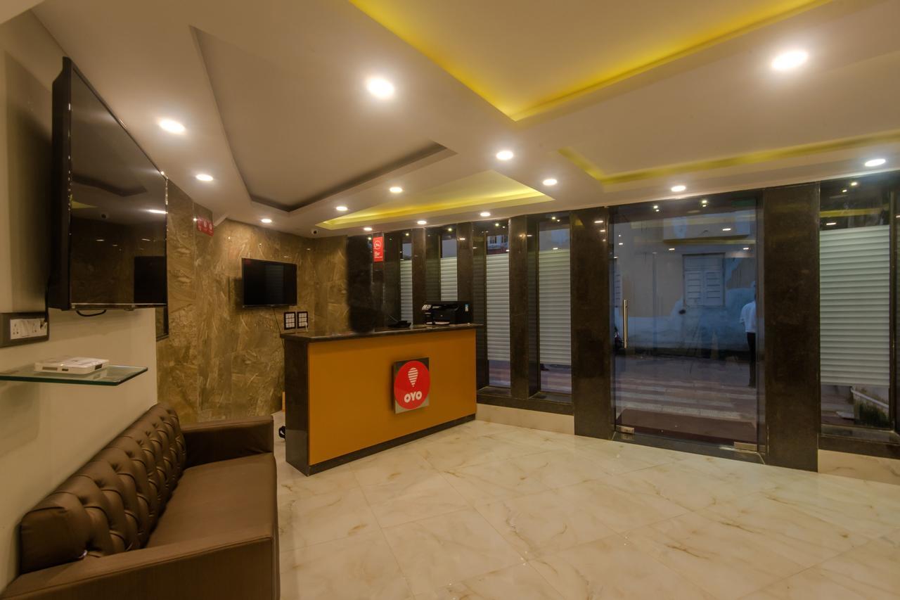 Oyo 9748 Girgaon Palace Hotel