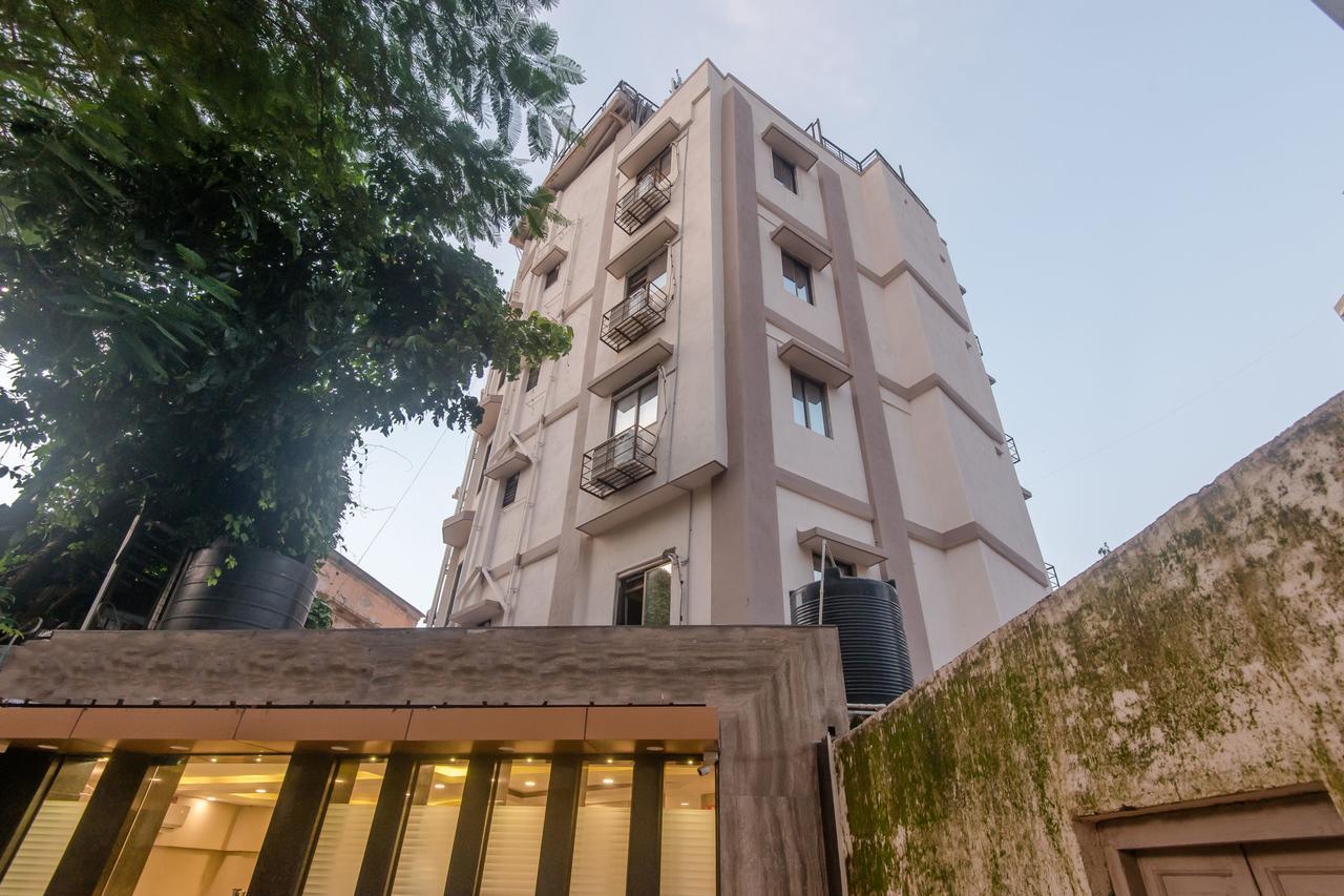 Oyo 9748 Girgaon Palace