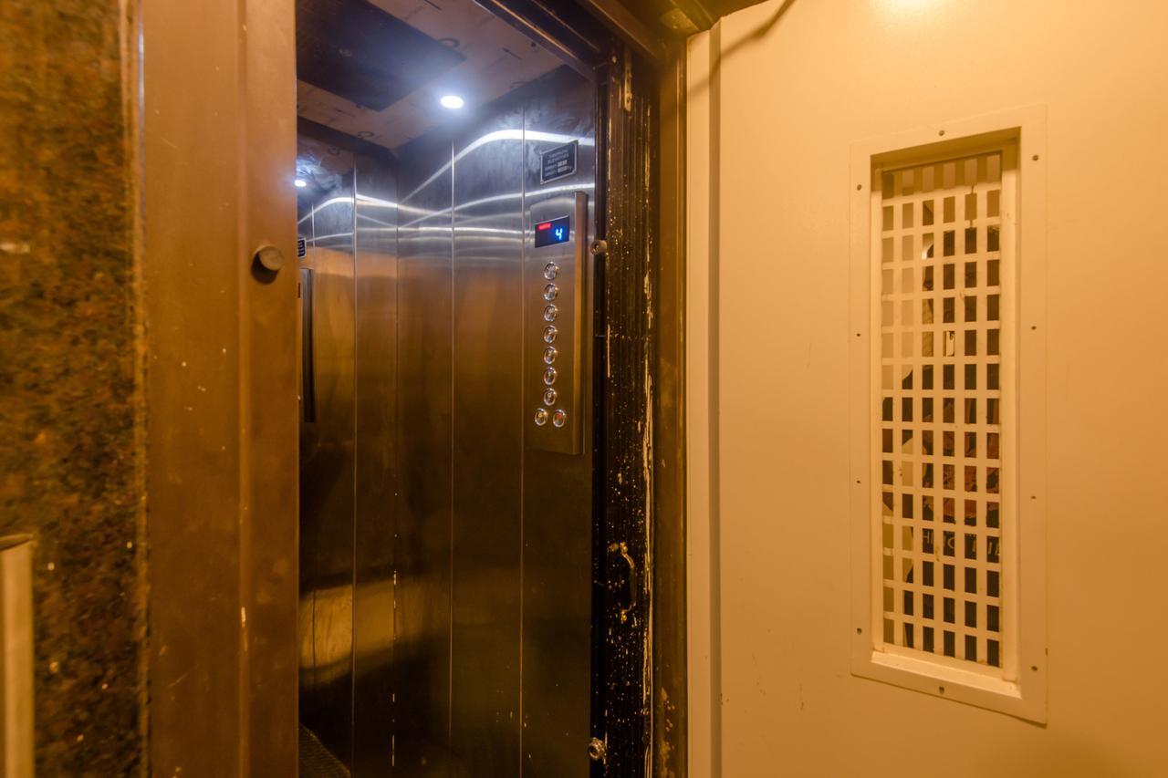 Oyo 9748 Girgaon Palace Hotel Mumbai