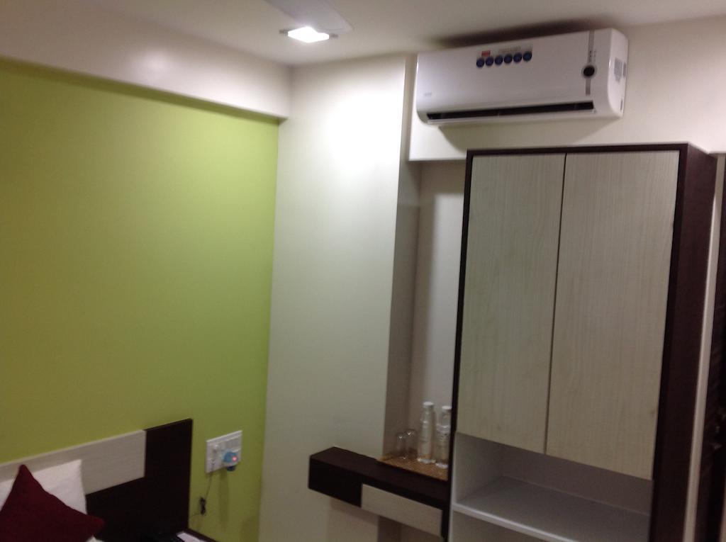 Maangta 113 @ Andheri East 2*