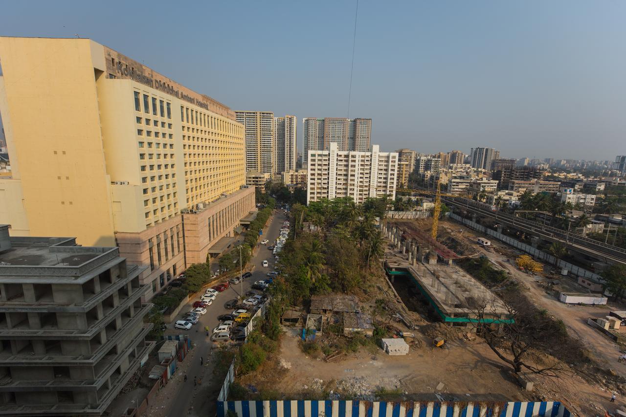 Aristo Room, - Near Kokilaben Dhirubai Ambani Hospital For Family Only, Acomodação com café da manhã 