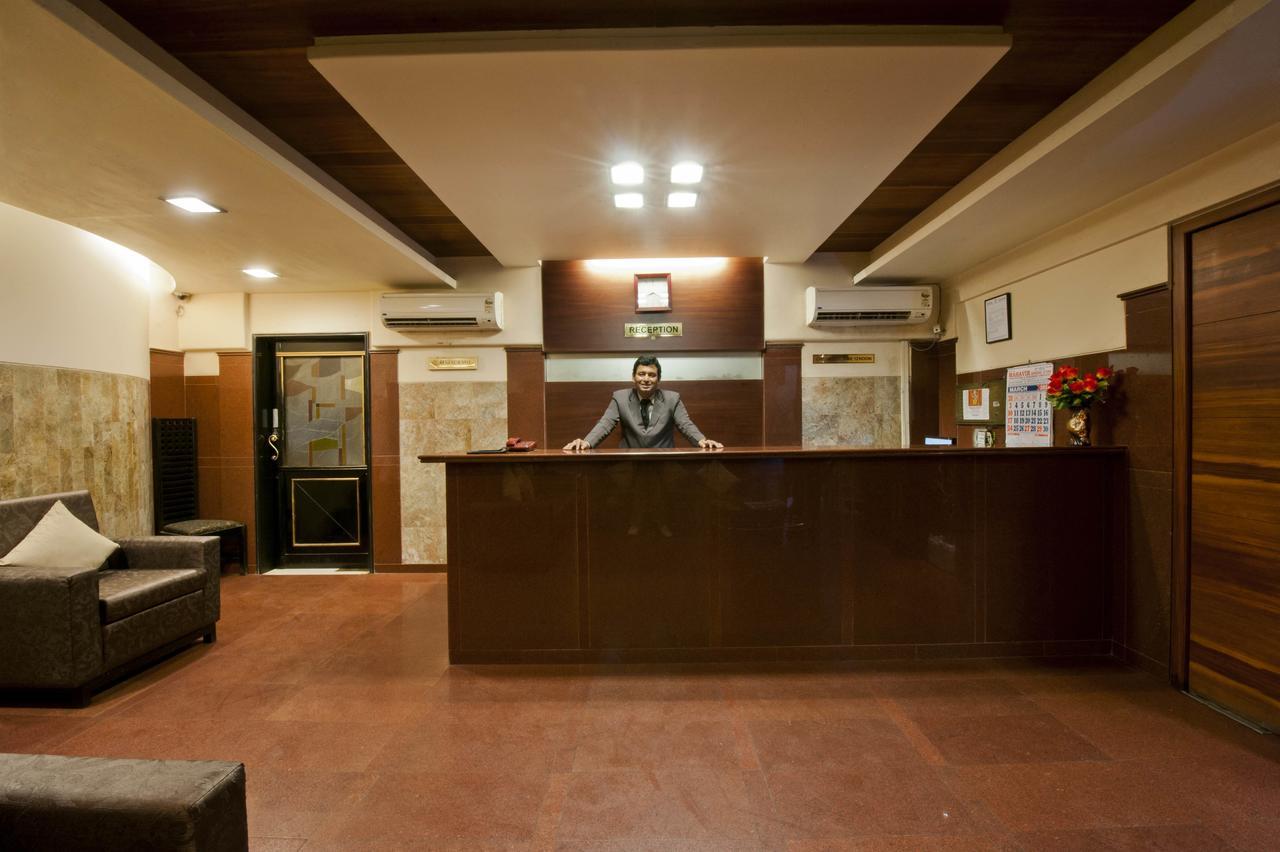 Rajhans Hotel