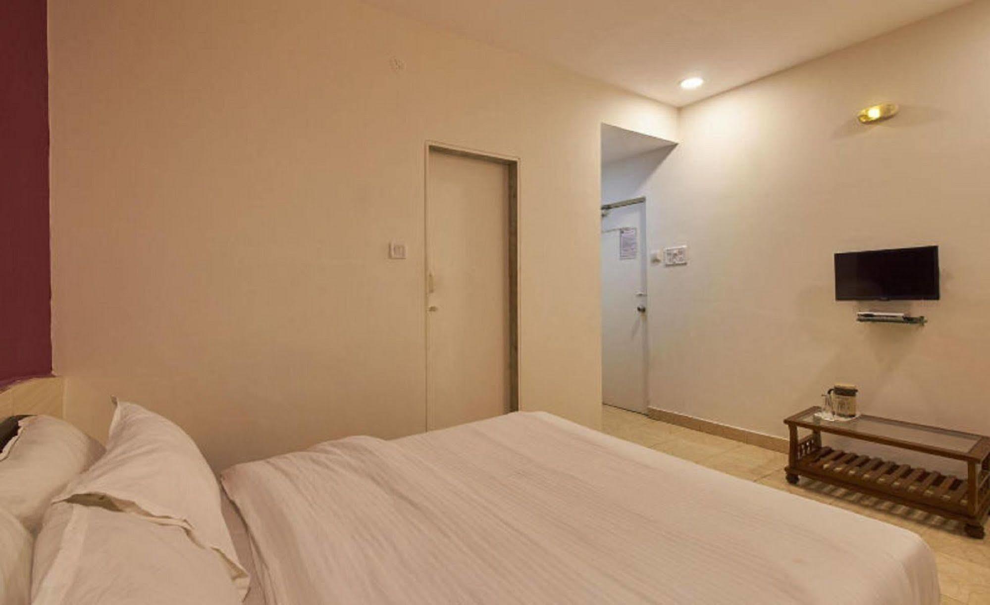 Hotel Red Palm Residency 2*