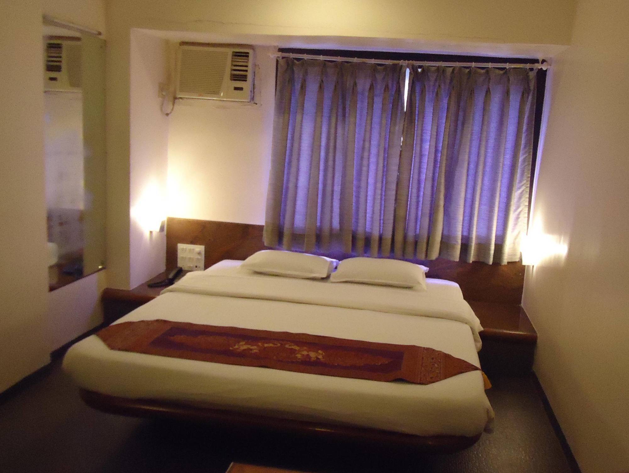 Hotel Jayshree Domestic Airport