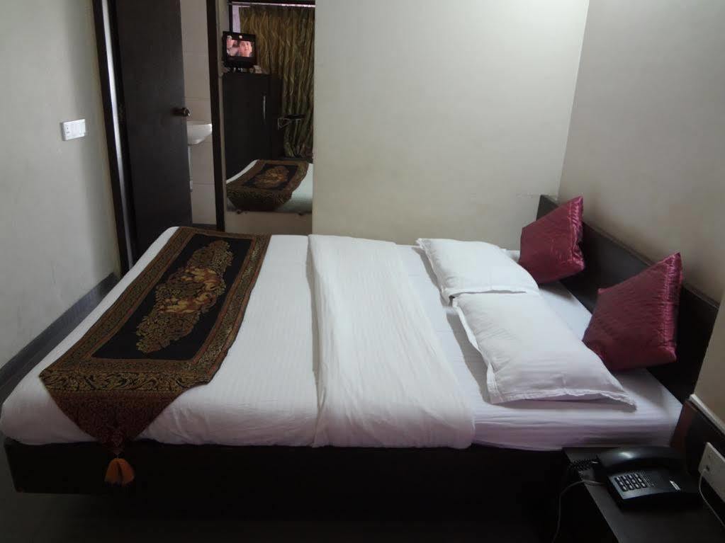 Hotel Jayshree Domestic Airport Mumbai
