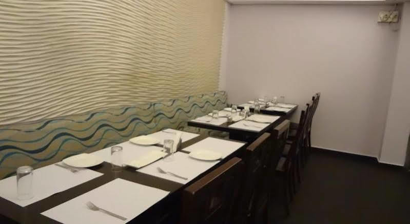 Hotel Jayshree Domestic Airport 3*