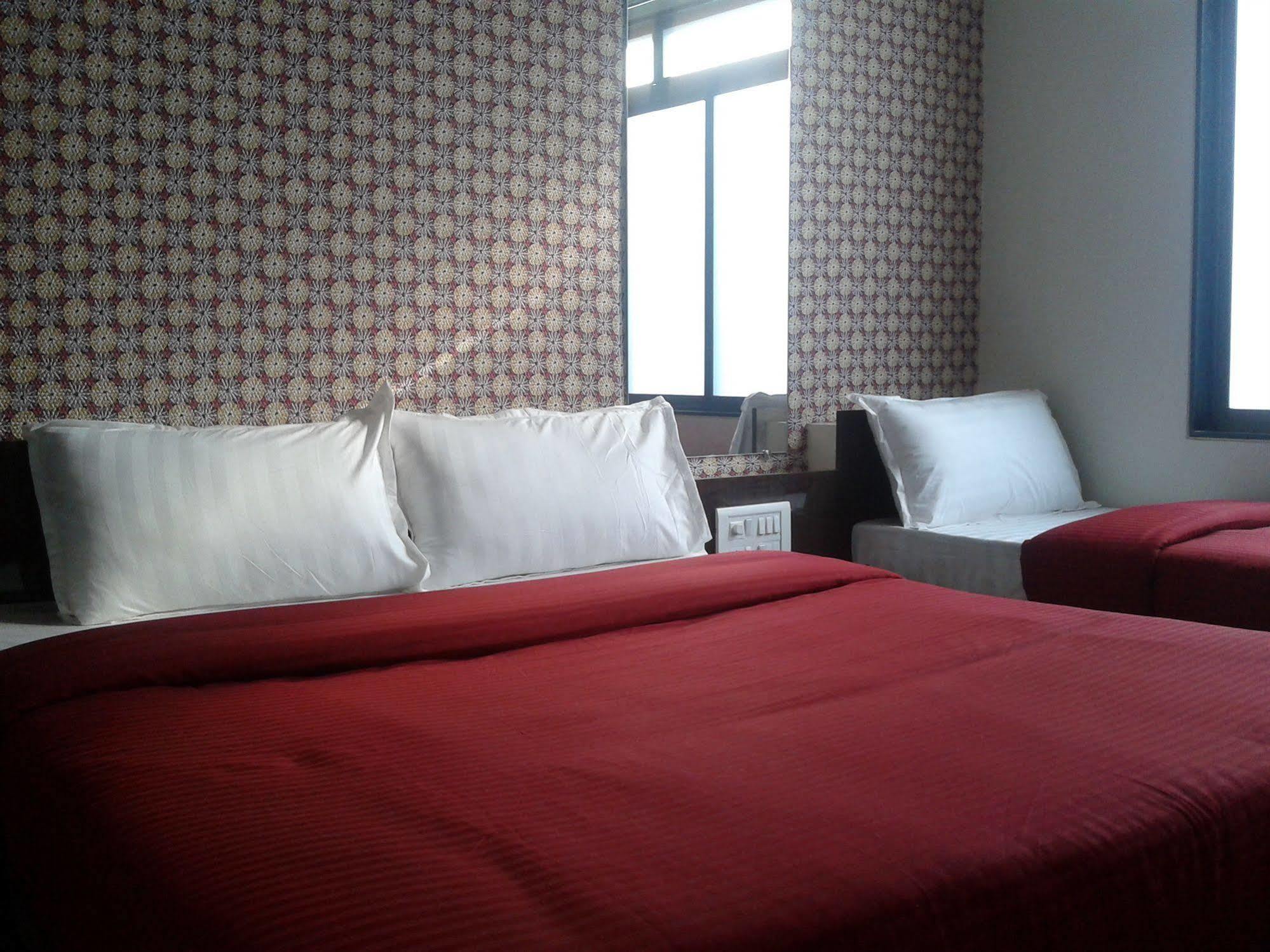 Skyway Apartment *