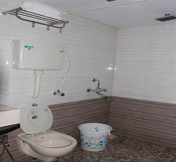 Skyway Apartment *