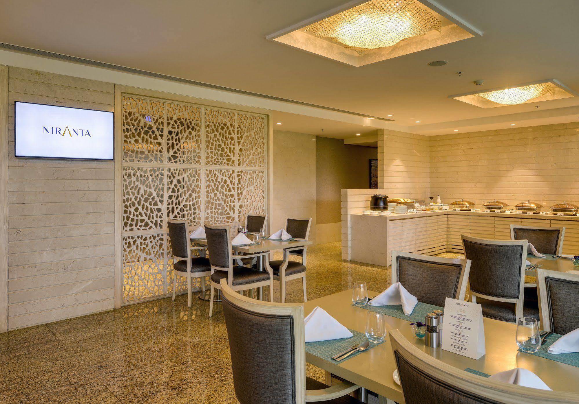 Niranta Transit Airport - At Arrivals 4* Bombaim