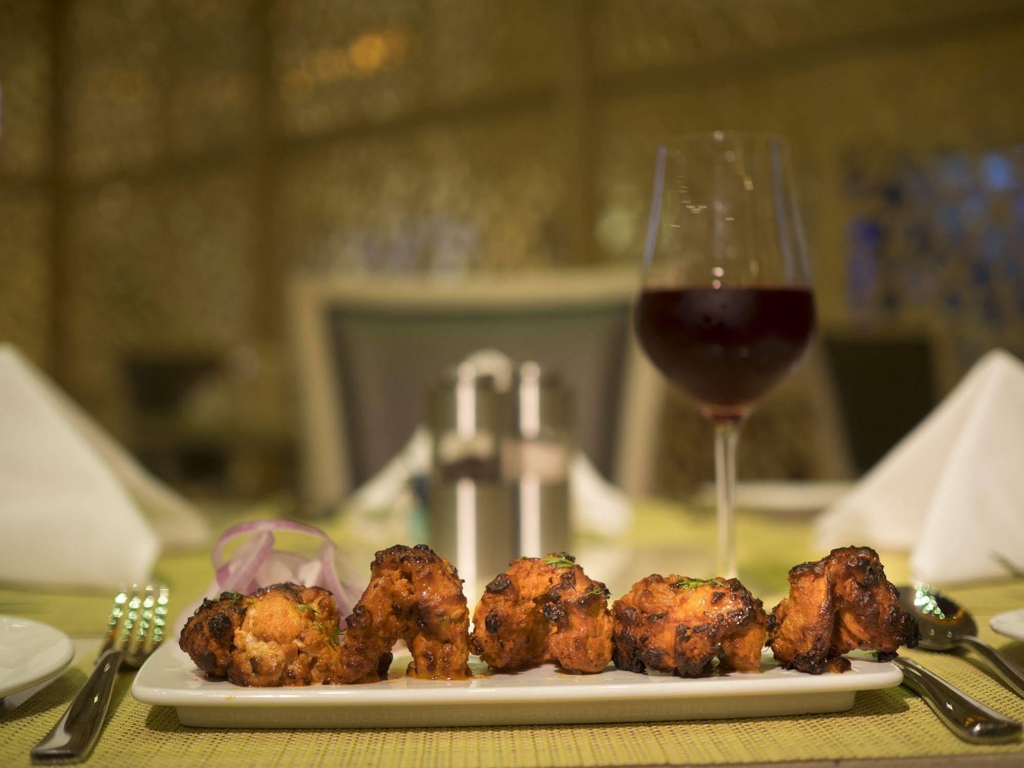 Hotel Niranta Transit Airport - At Arrivals 4*