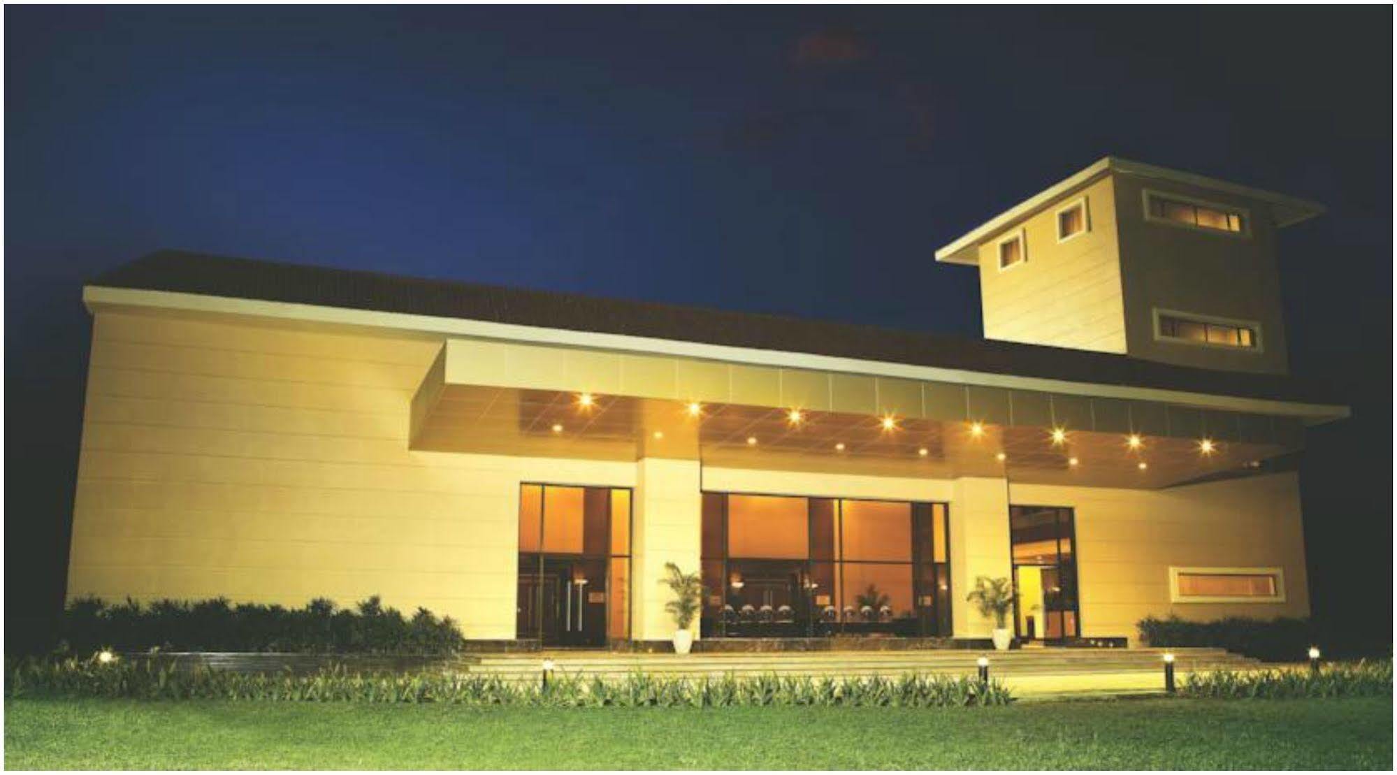 Hotel The Retreat & Convention Centre Mumbai