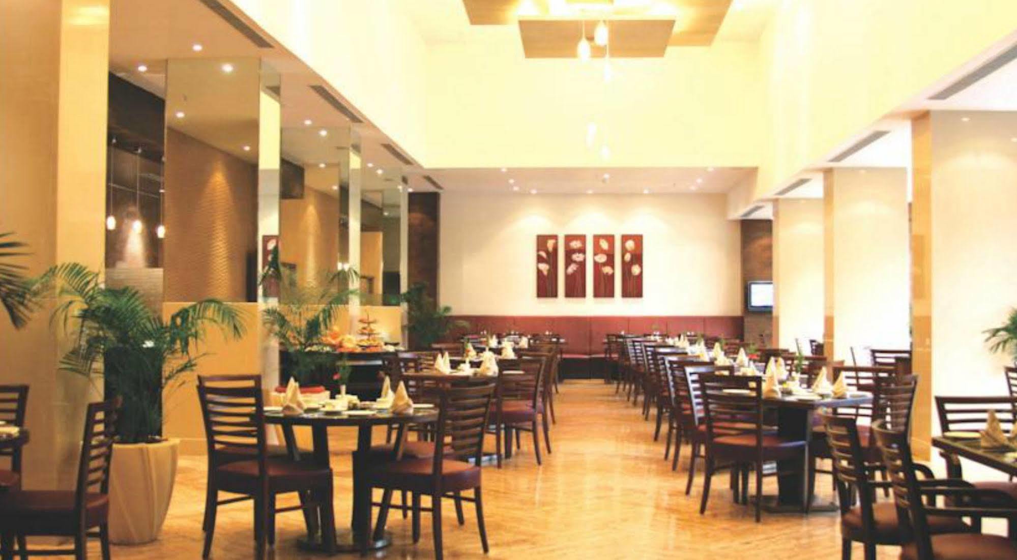 Hotel The Retreat & Convention Centre 5*