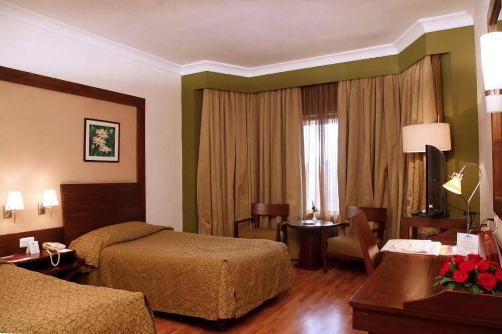 Hotel The Retreat & Convention Centre Mumbai