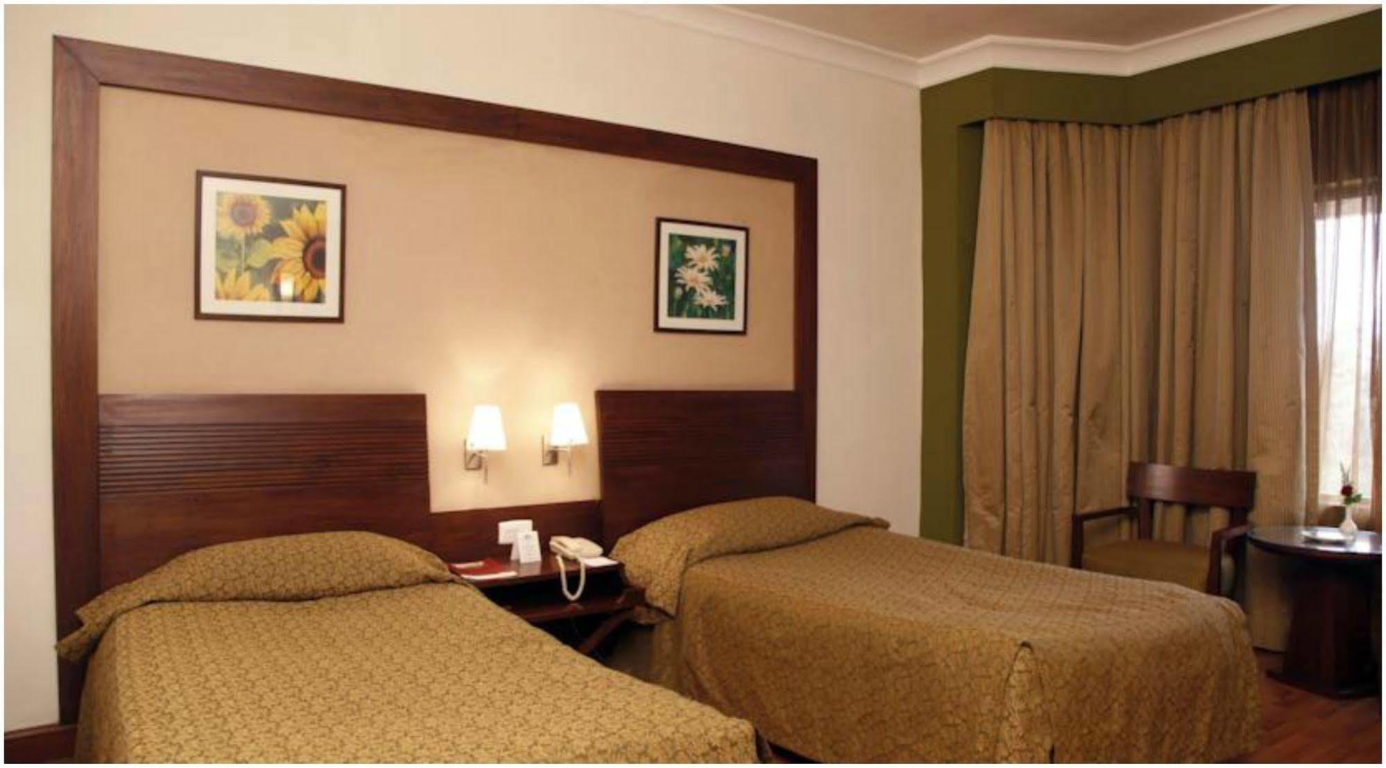 Hotel The Retreat & Convention Centre Mumbai
