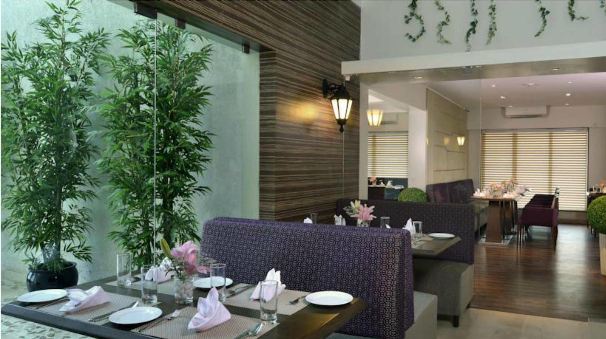 Residency Sarovar Portico Hotel 4*
