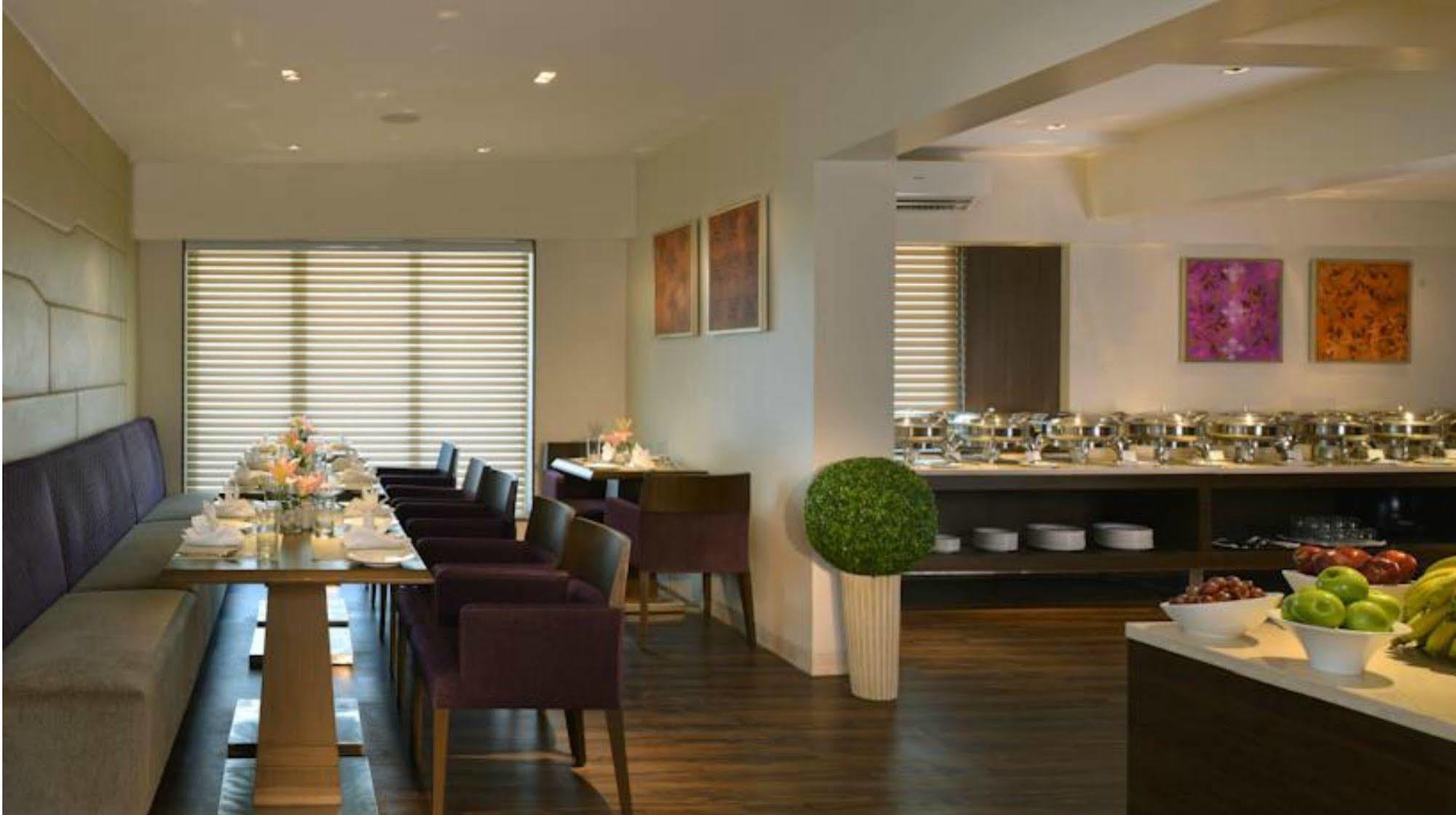 Residency Sarovar Portico Hotel 4*