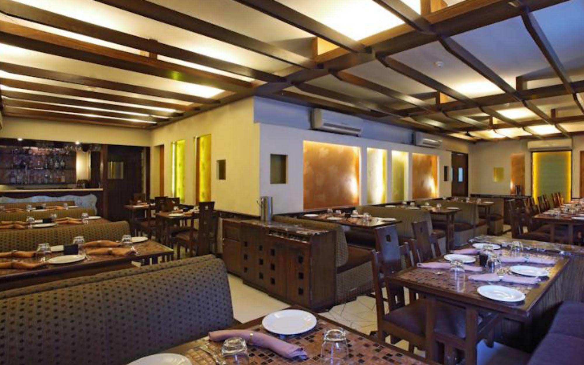 Fabhotel Shubhangan - Nr Bandra 3*