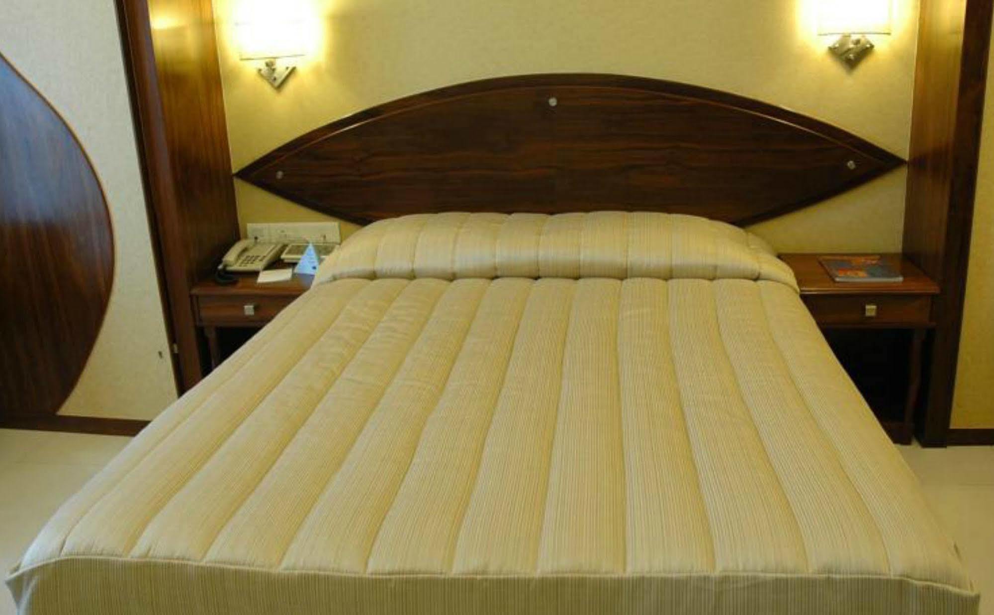 Fabhotel Shubhangan - Nr Bandra Hotel