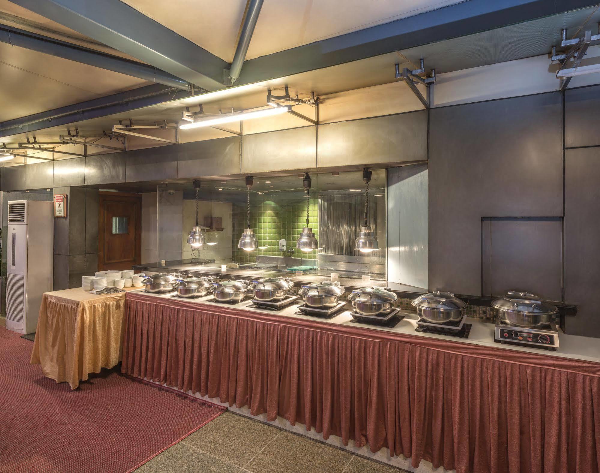 Hotel The Regale By Tunga Mumbai