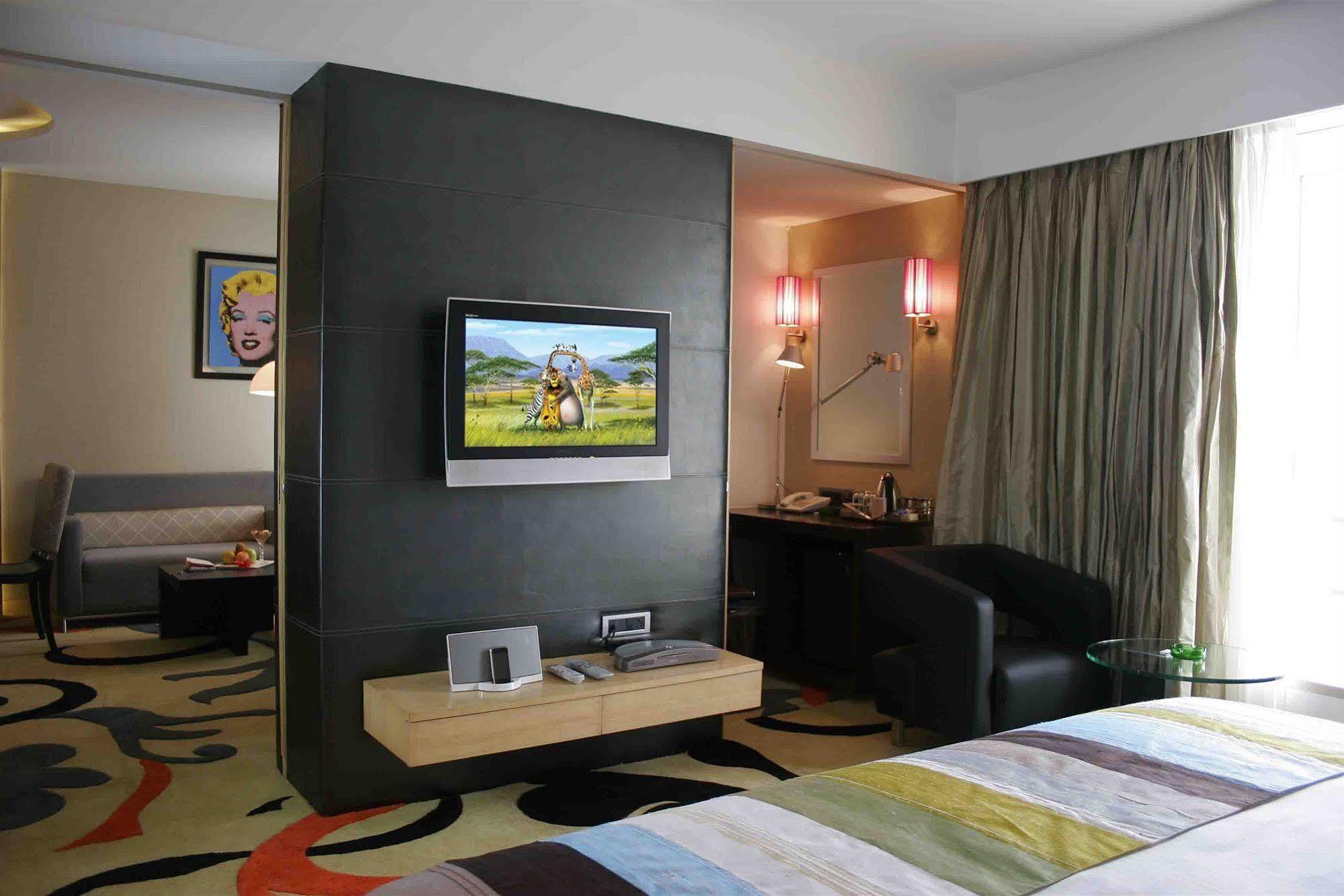 Hotel The Regale By Tunga Mumbai