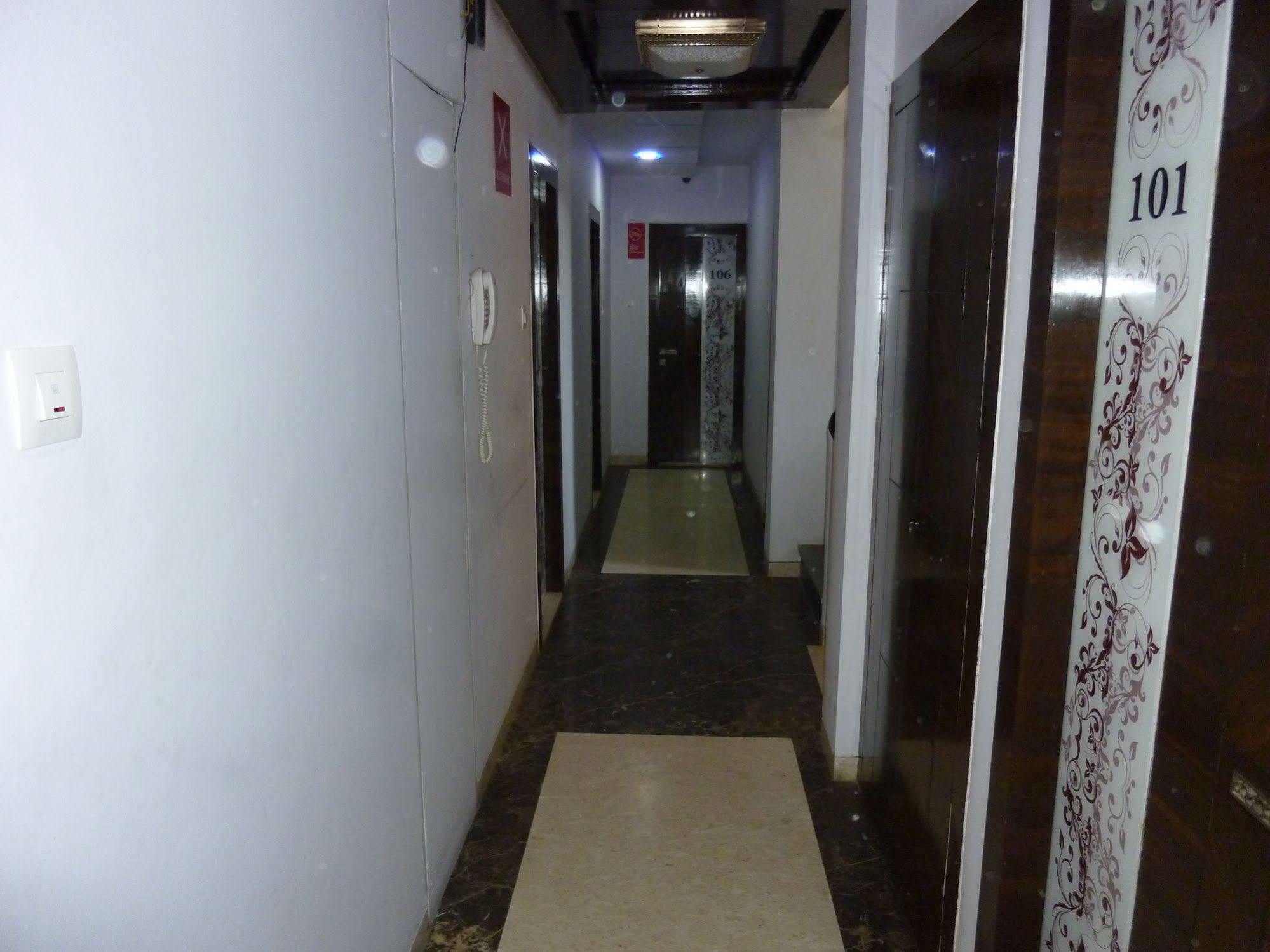 Fabexpress Satellite Hotel Mumbai