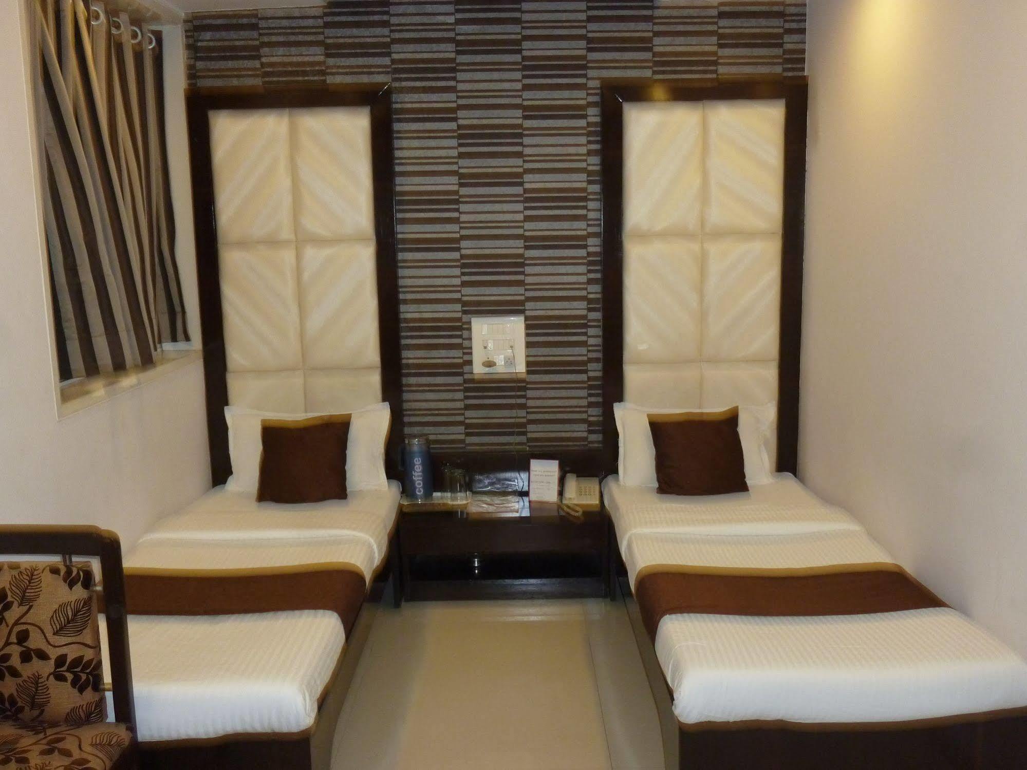 Hotel Fabexpress Satellite 3*