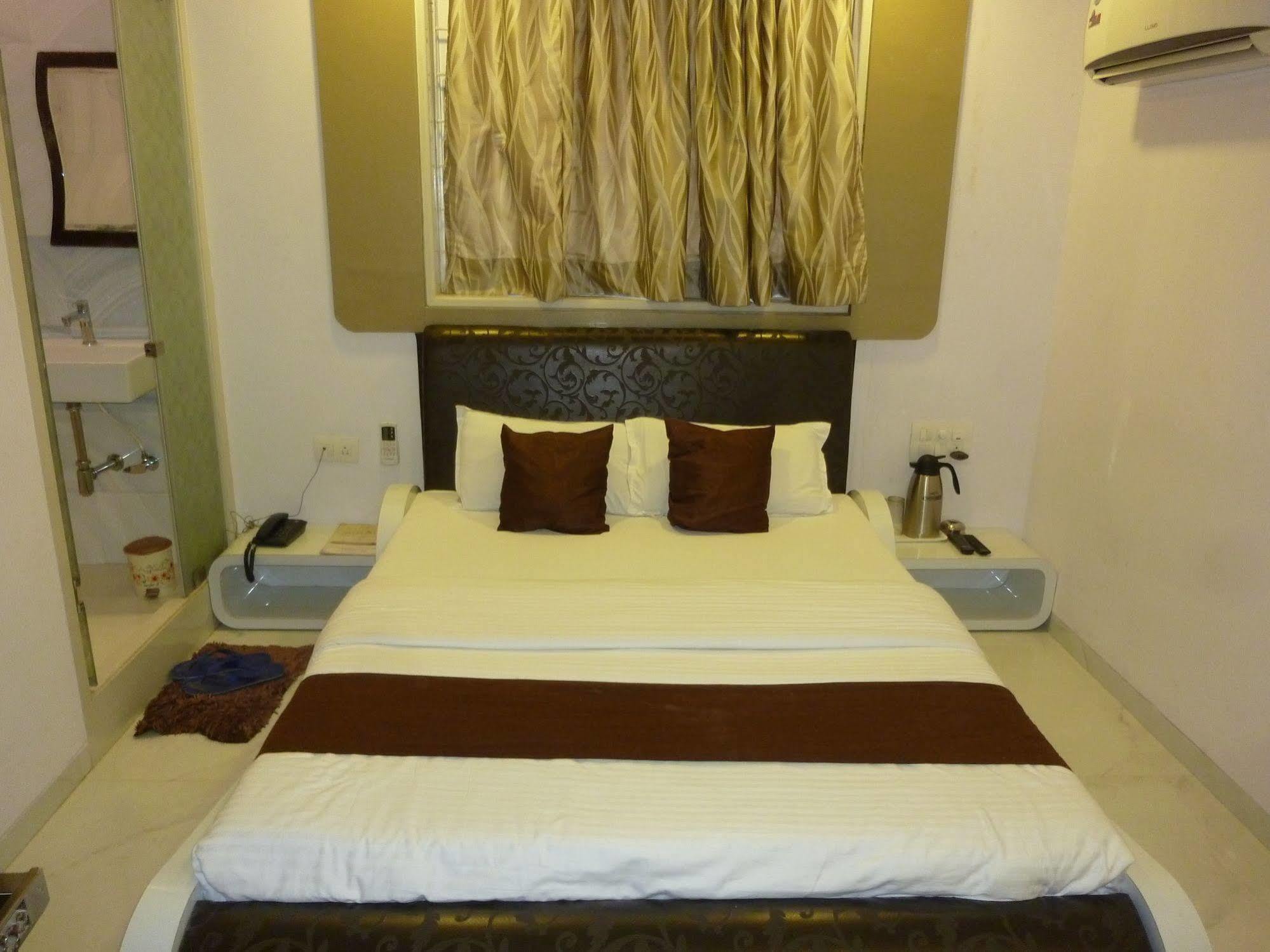 Hotel Fabexpress Satellite 3*