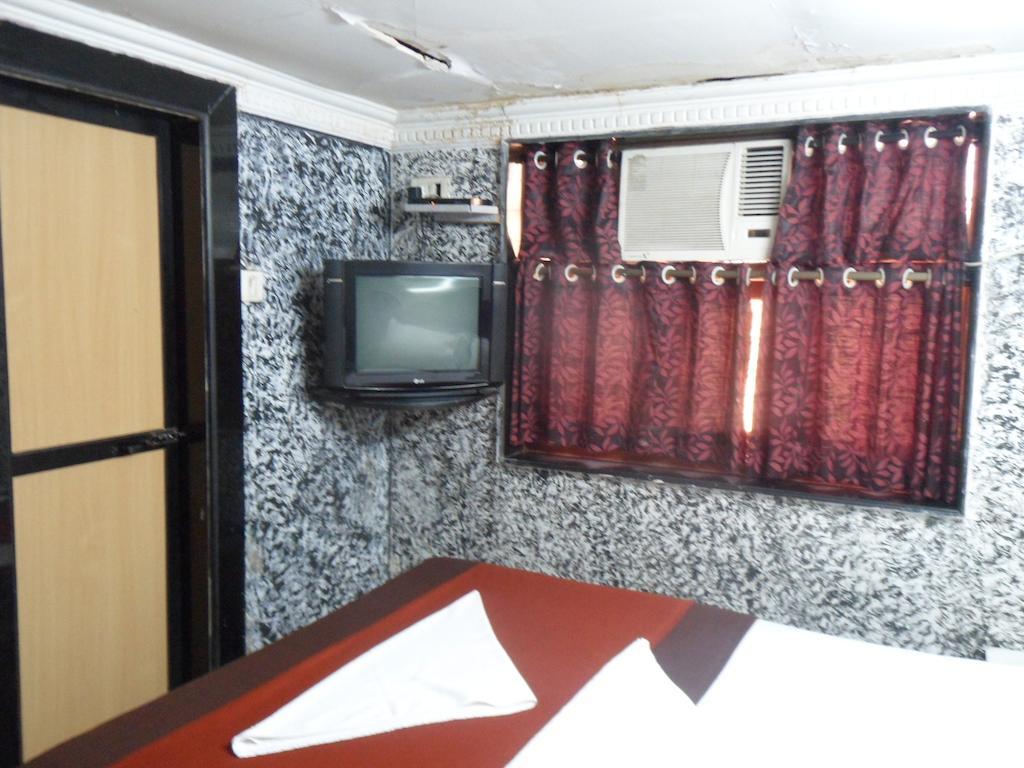 Hotel Happyland Mumbai