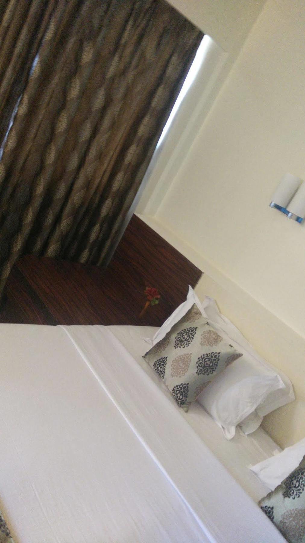 Hotel, Colaba 2*