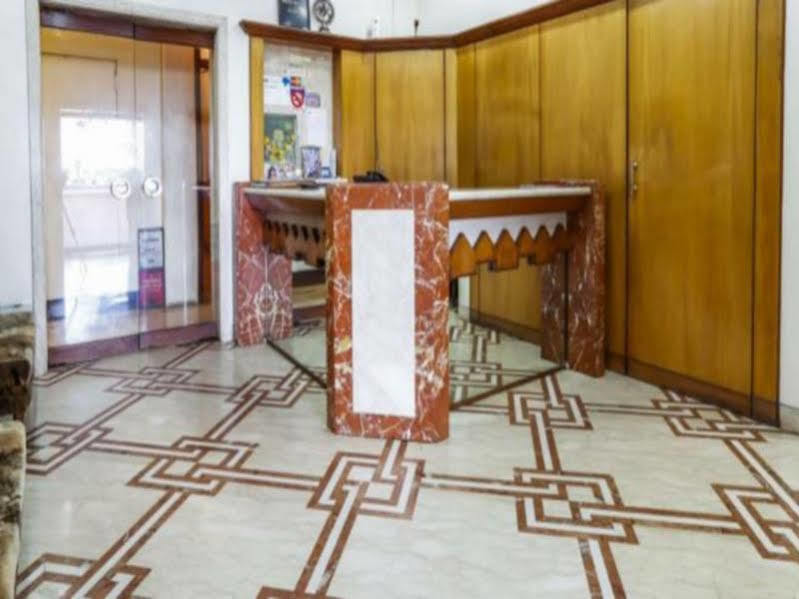 Hotel, Colaba 2*