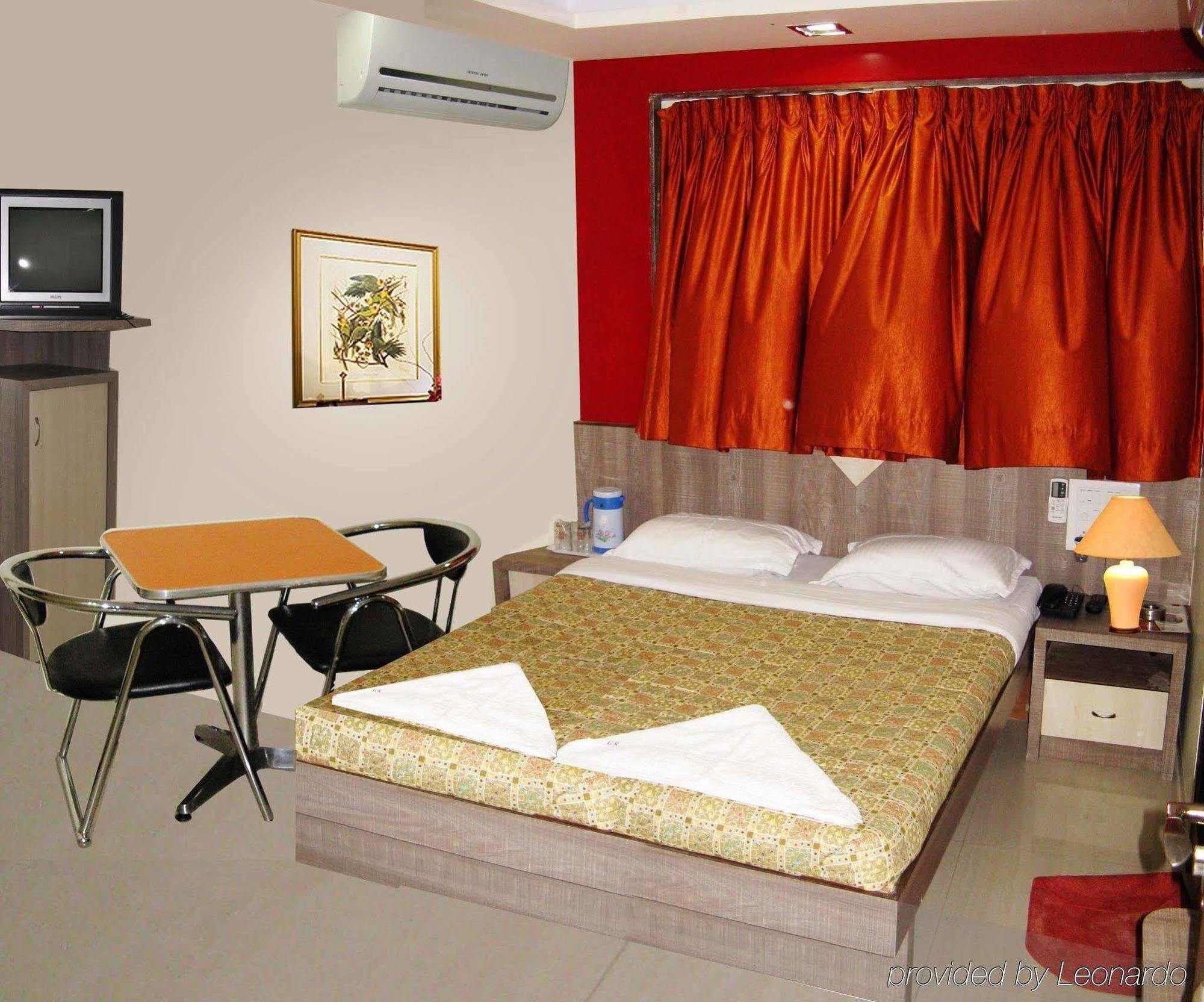 Hotel Oyo 8311 Galaxy Residency