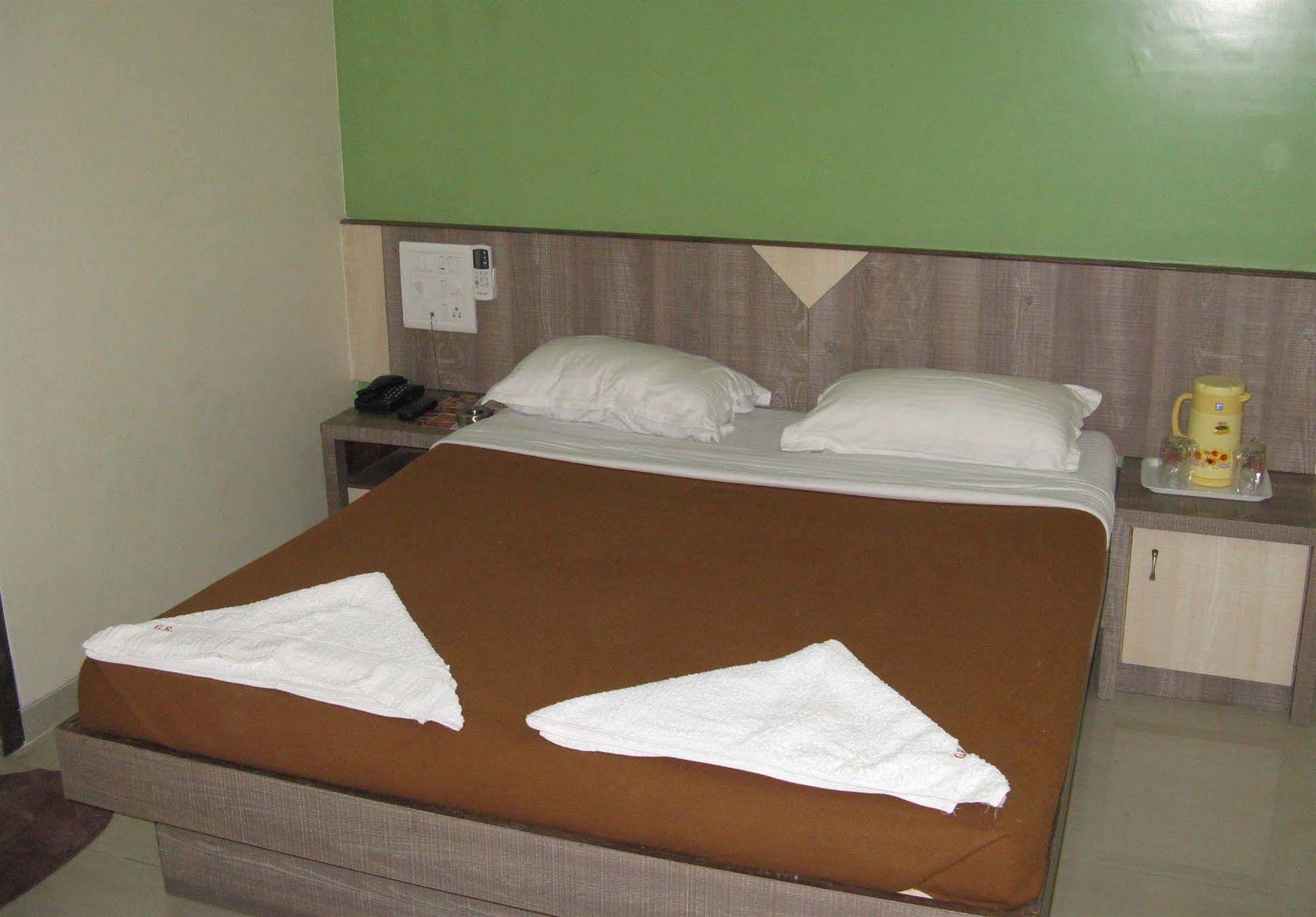 Oyo 8311 Galaxy Residency