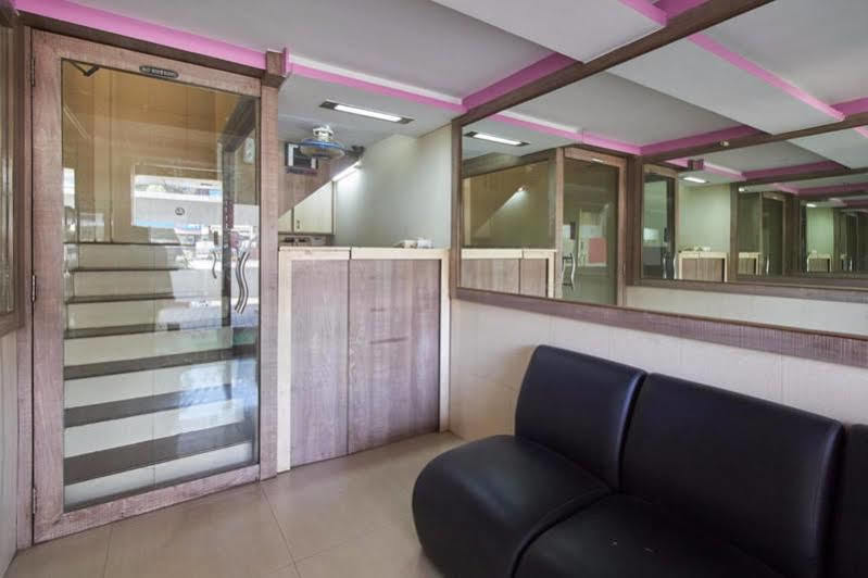 Hotel Oyo 8311 Galaxy Residency 3*