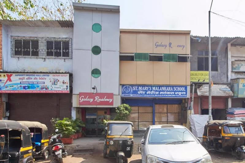 Hotel Oyo 8311 Galaxy Residency 3*