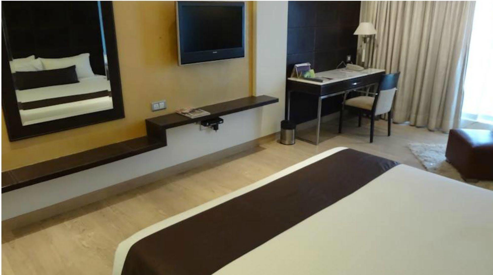 Mirage Hotel, International Airport Hotel 4*