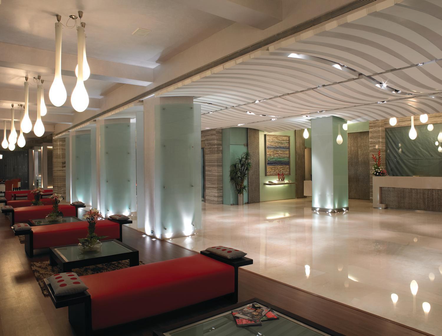 Mirage Hotel, International Airport