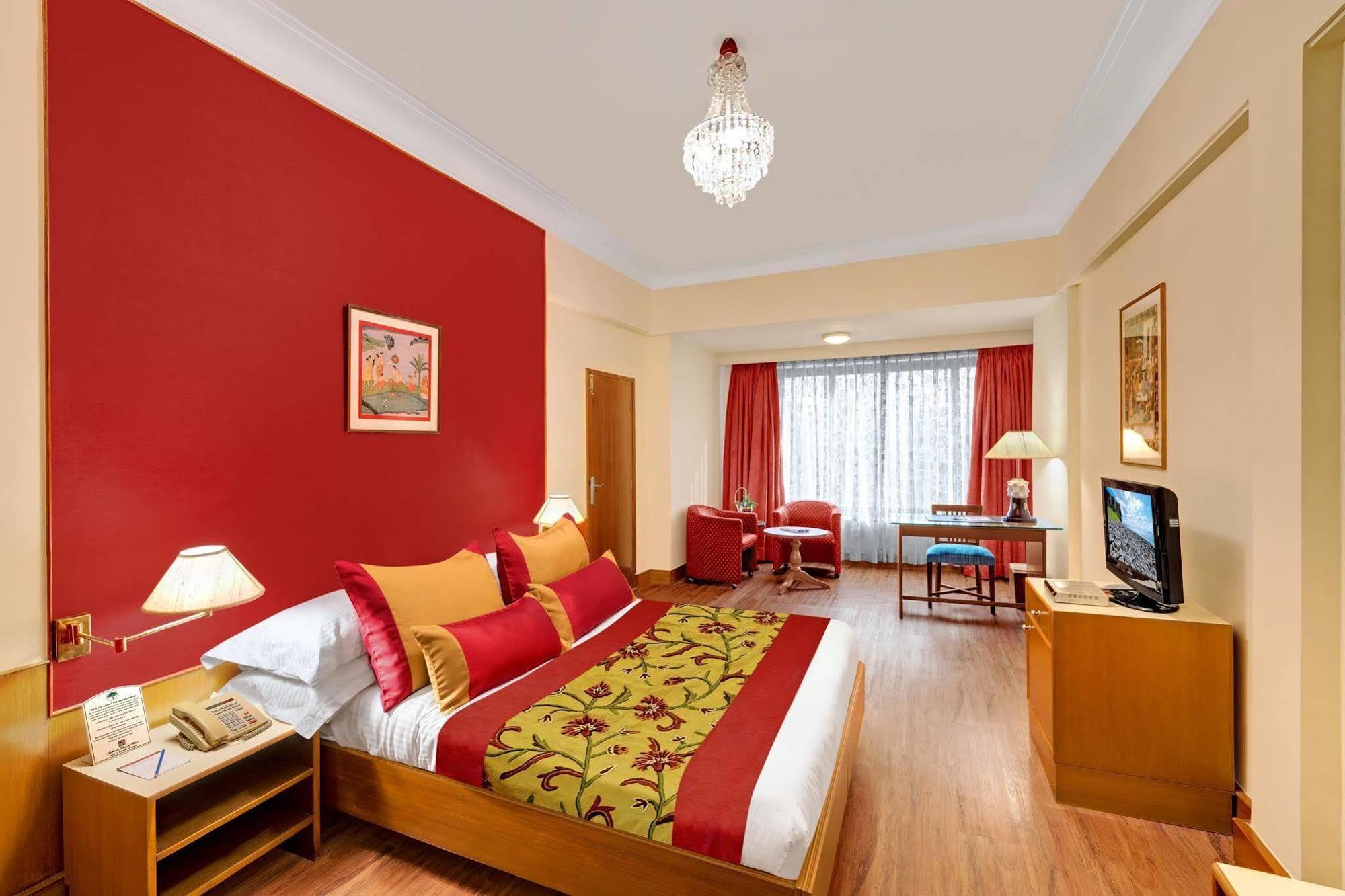 The Ambassador, Marine Drive, Hotel 4*