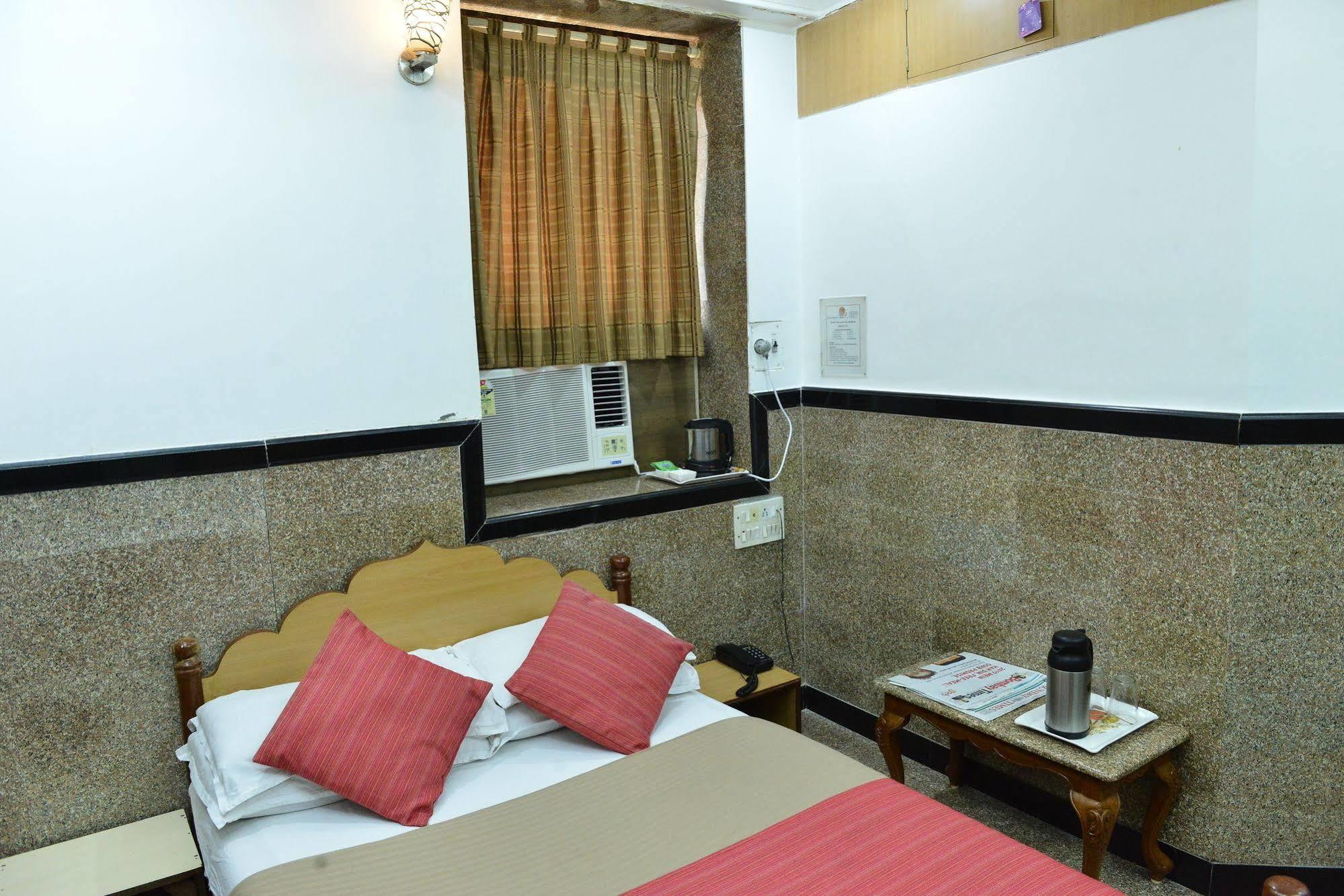 Royal Castle Hotel 2*