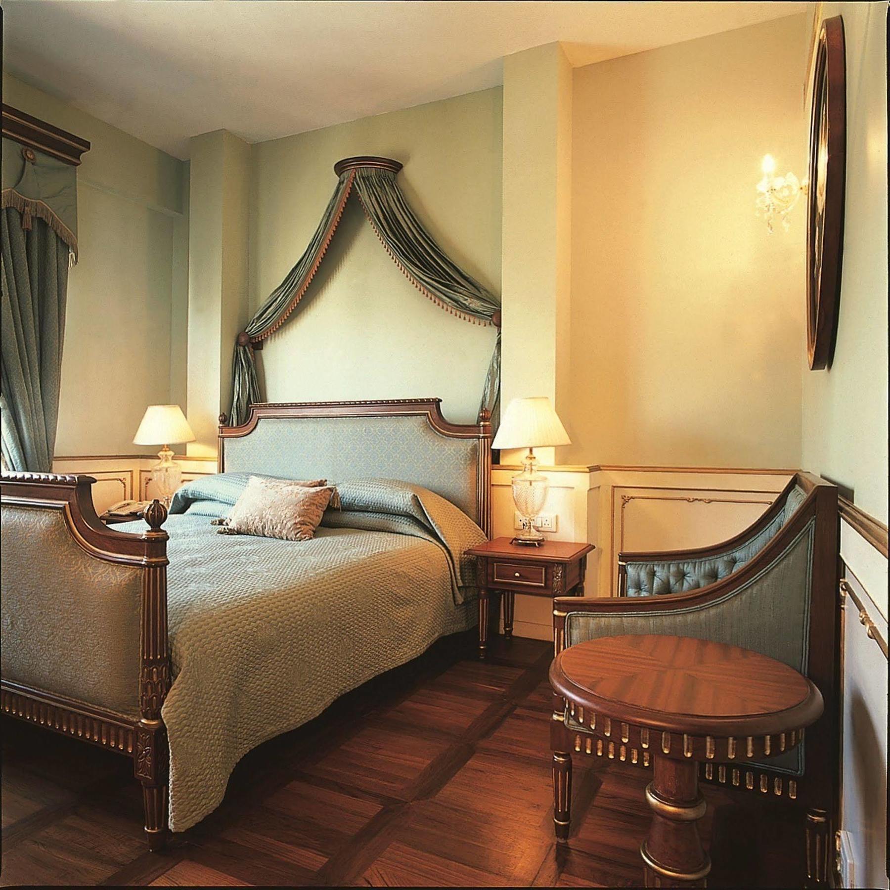 The Gordon House Hotel, Colaba Hotel