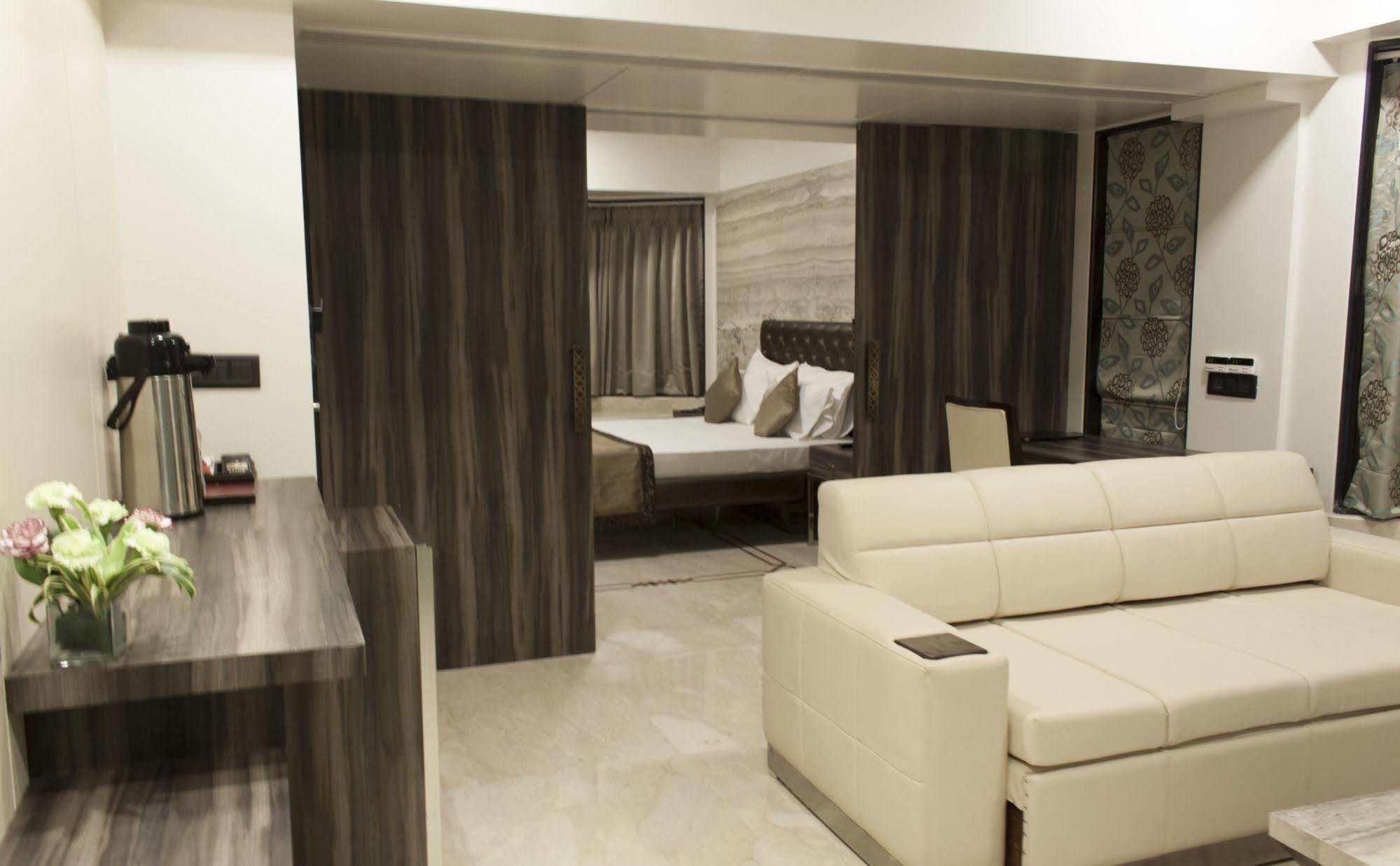 Executive Enclave Hotel